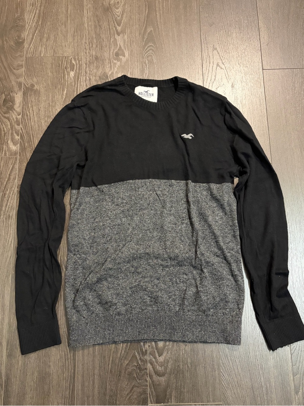 Hollister Men’s Two-Tone Black and Gray Crewneck Sweater